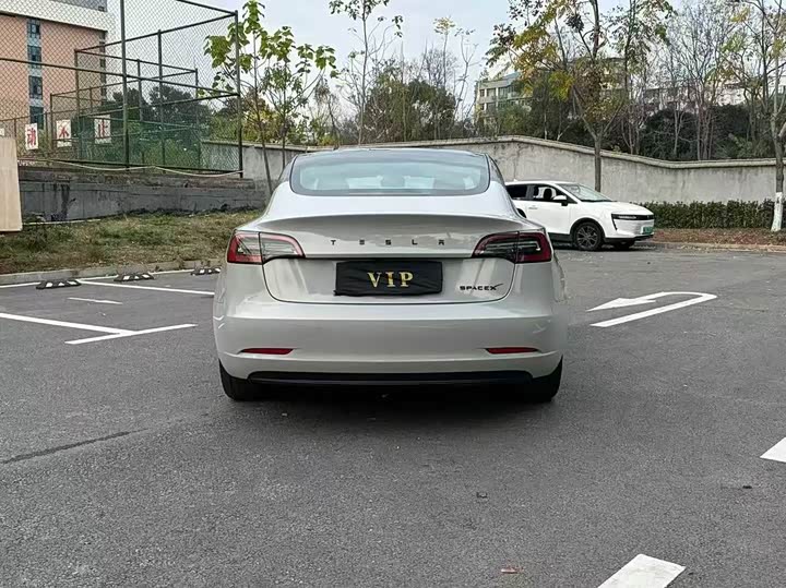 Фото 5 - Tesla Model 3