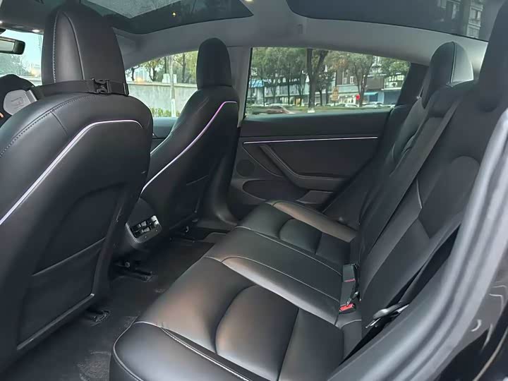 Фото 8 - Tesla Model 3