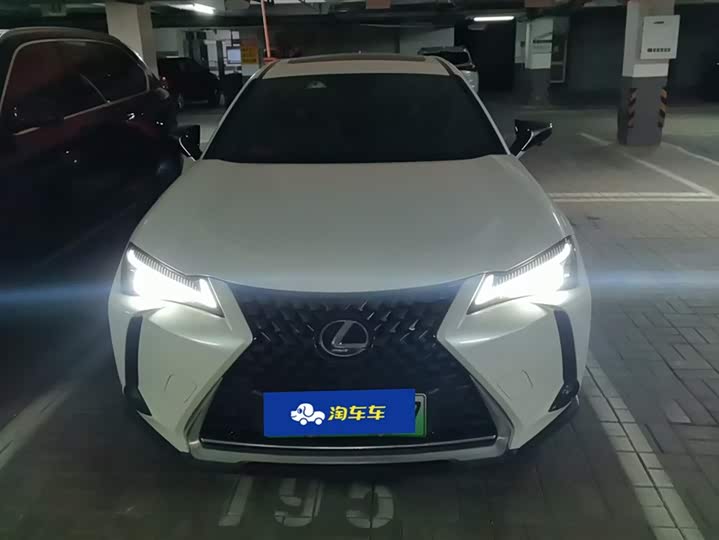 Фото 2 - Lexus UX Hybrid