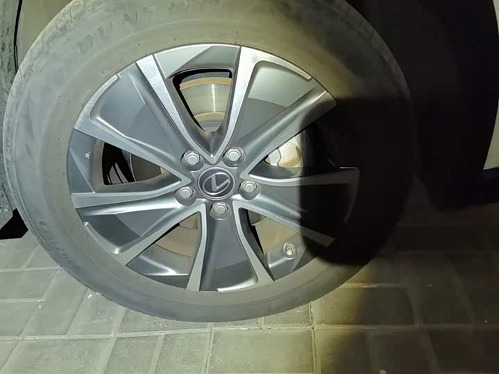 Фото 6 - Lexus UX Hybrid