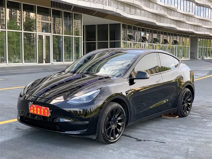 Фото 1 - Tesla Model Y