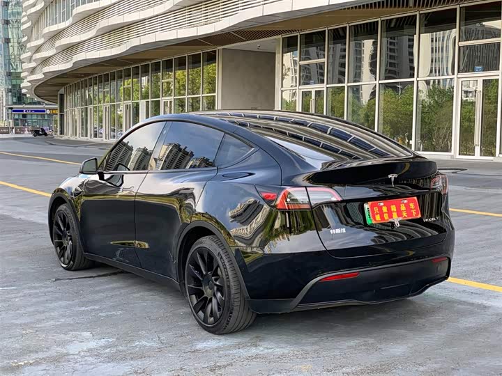 Фото 6 - Tesla Model Y