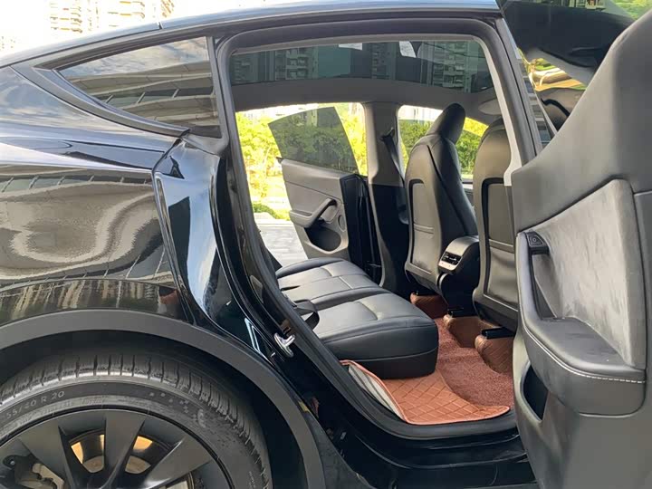 Фото 9 - Tesla Model Y