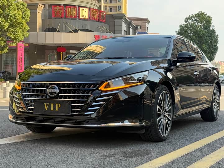 Фото 1 - Nissan Teana