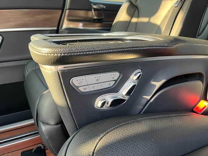 Фото 7 - Mercedes-Benz V-Class