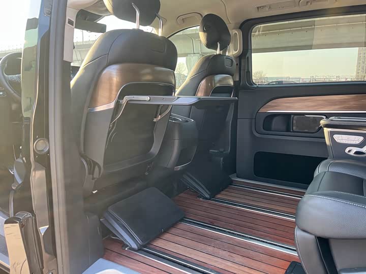 Фото 9 - Mercedes-Benz V-Class