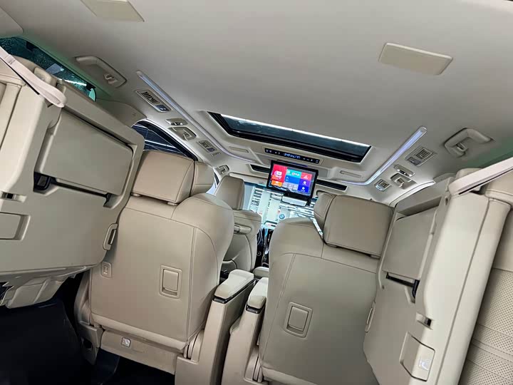 Фото 9 - Toyota Vellfire