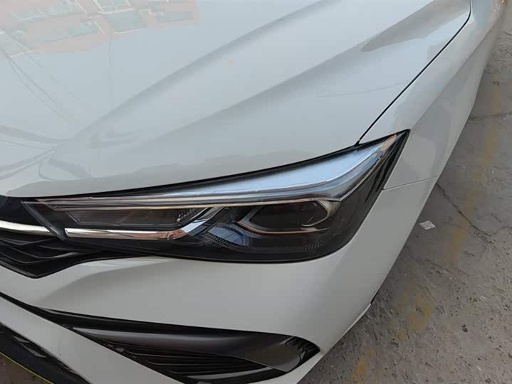 Фото 5 - Roewe i5