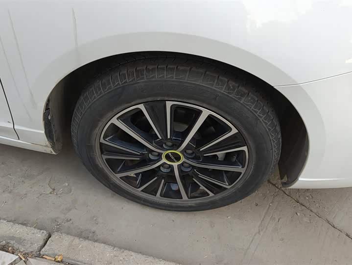 Фото 6 - Roewe i5