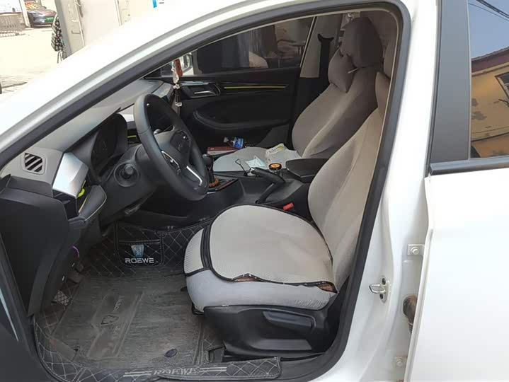 Фото 9 - Roewe i5