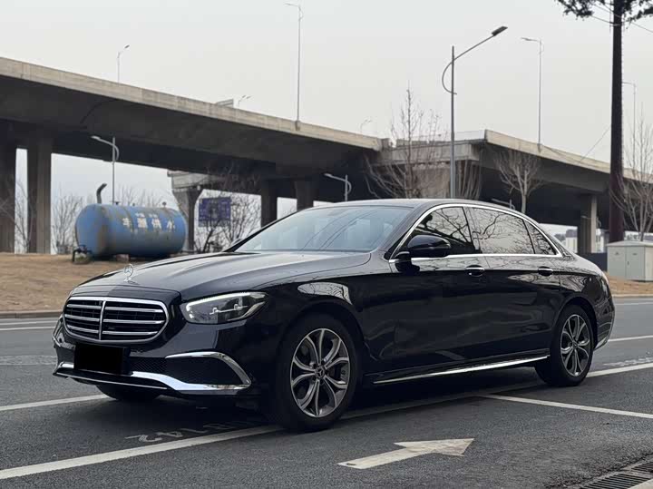 Фото 1 - Mercedes-Benz E-Class