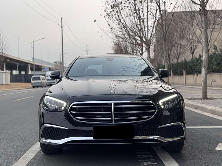 Фото 3 - Mercedes-Benz E-Class