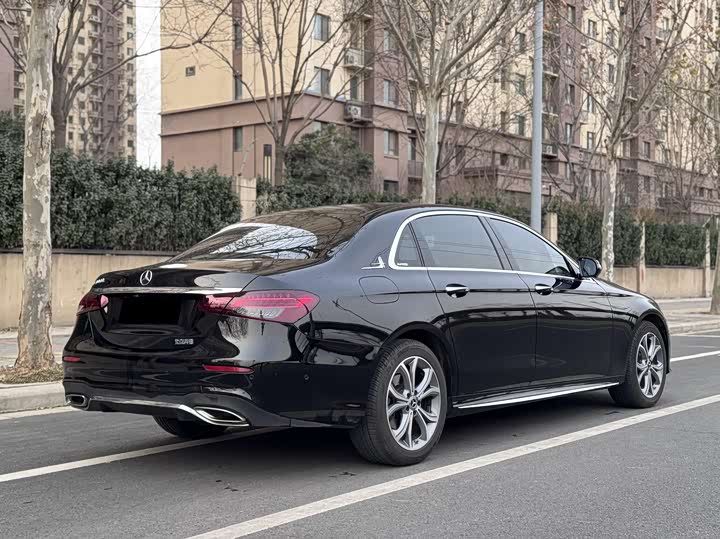 Фото 5 - Mercedes-Benz E-Class