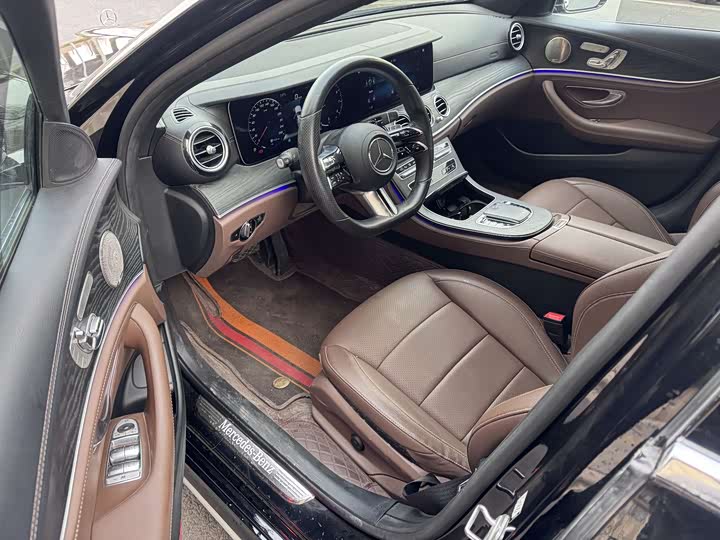 Фото 6 - Mercedes-Benz E-Class