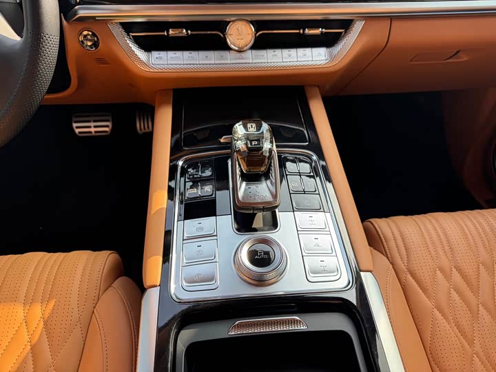 Фото 7 - Tank 500 Hybrid