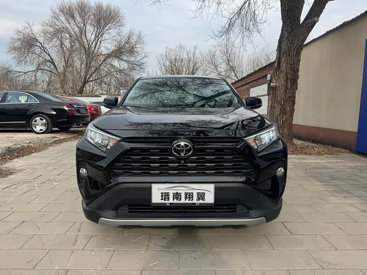 Фото 2 - Toyota RAV4