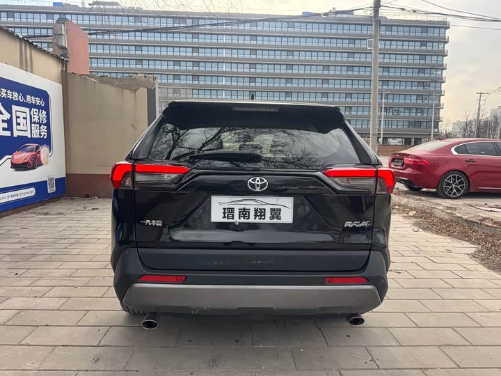 Фото 5 - Toyota RAV4