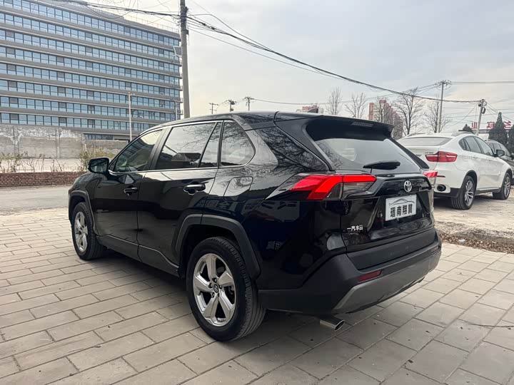 Фото 6 - Toyota RAV4