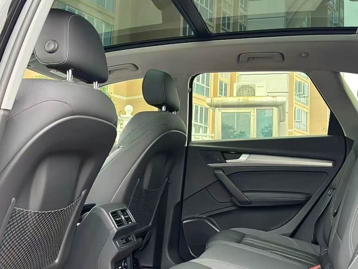 Фото 6 - Audi Q5L