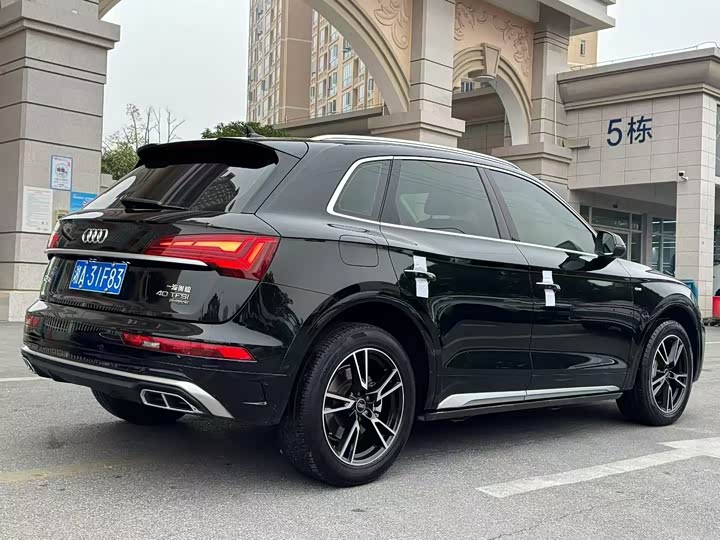 Фото 9 - Audi Q5L