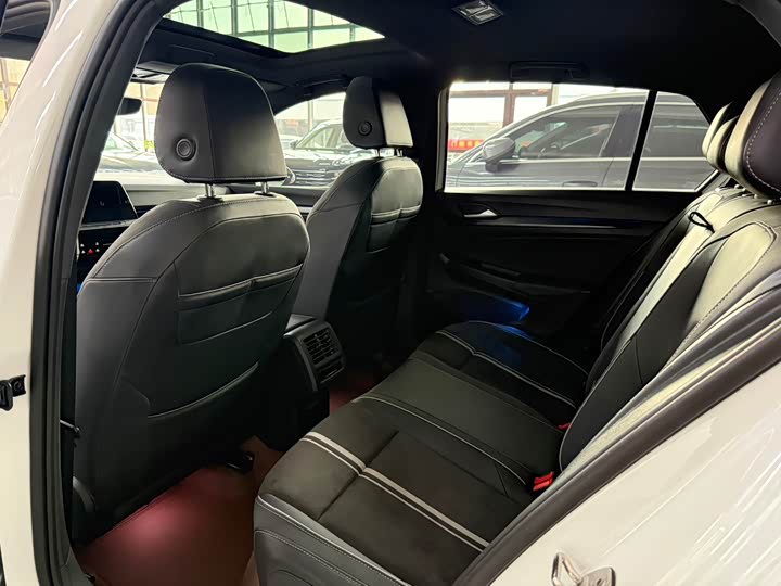 Фото 6 - Volkswagen Golf