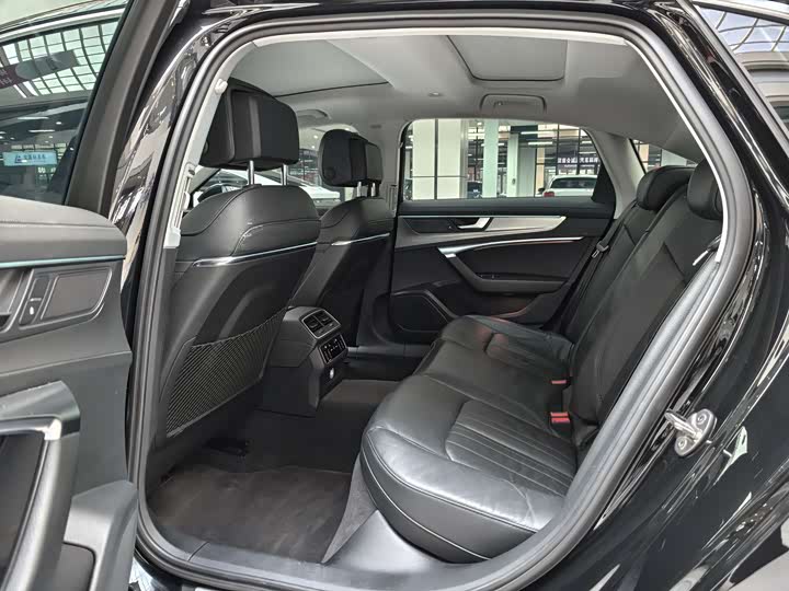 Фото 9 - Audi A6L