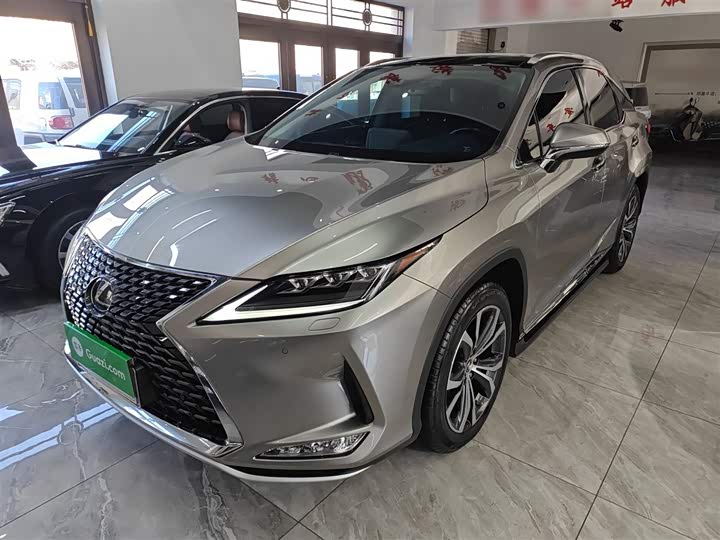 Фото 1 - Lexus RX