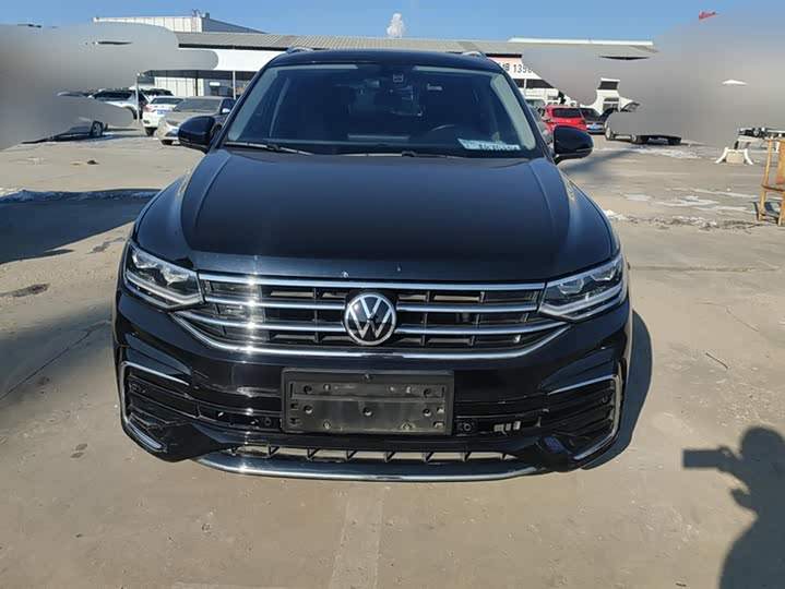 Фото 2 - Volkswagen Tiguan L Pro