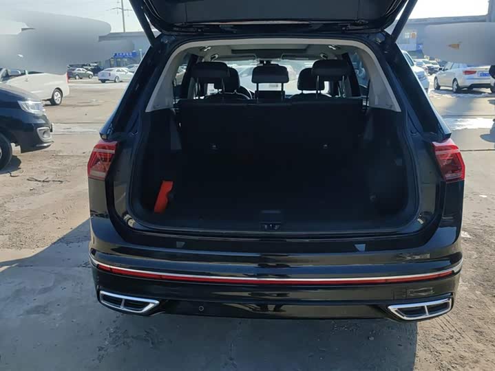 Фото 4 - Volkswagen Tiguan L Pro