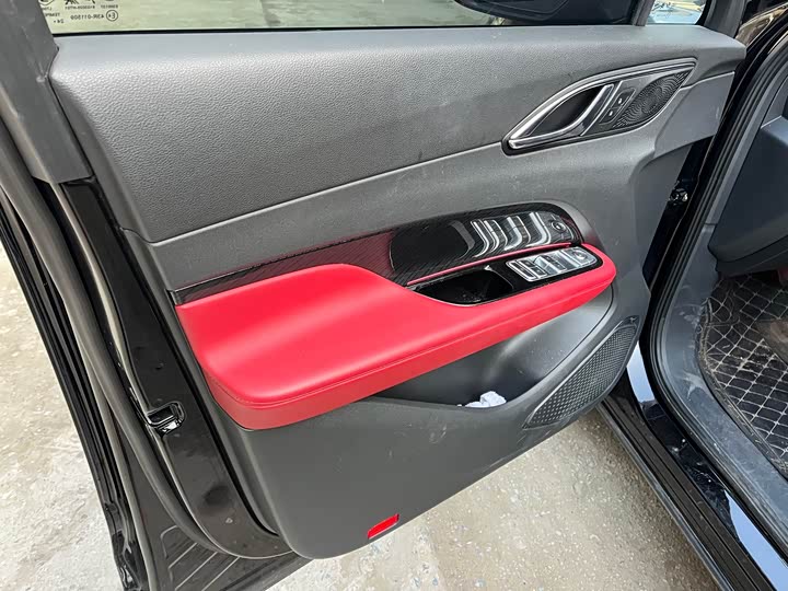 Фото 7 - Hongqi HS3