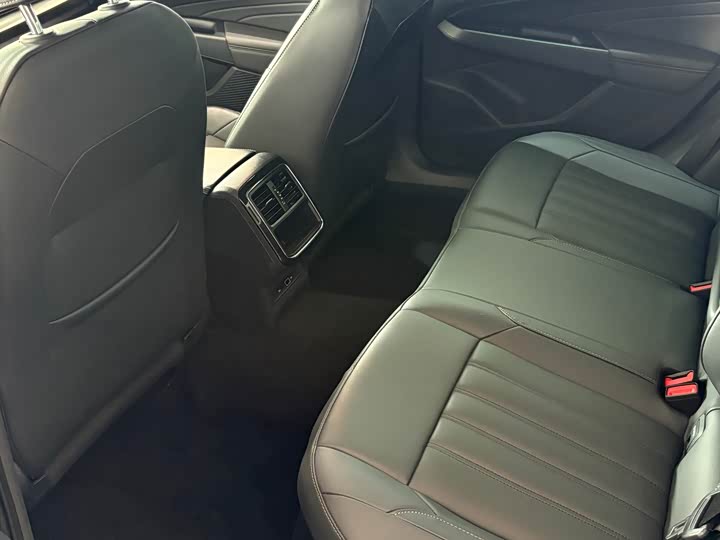 Фото 9 - Volkswagen Passat