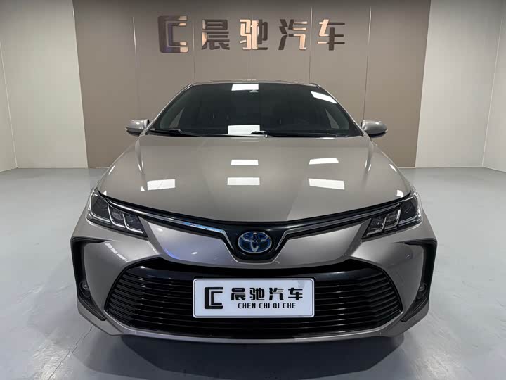 Фото 2 - Toyota Corolla