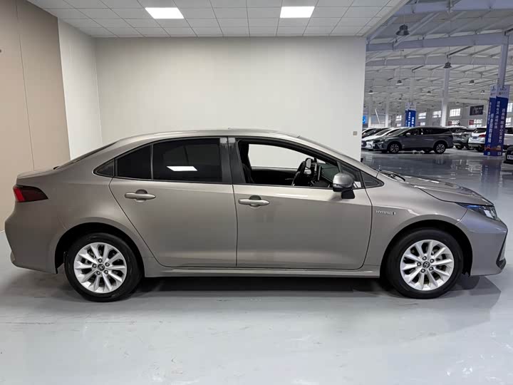 Фото 7 - Toyota Corolla