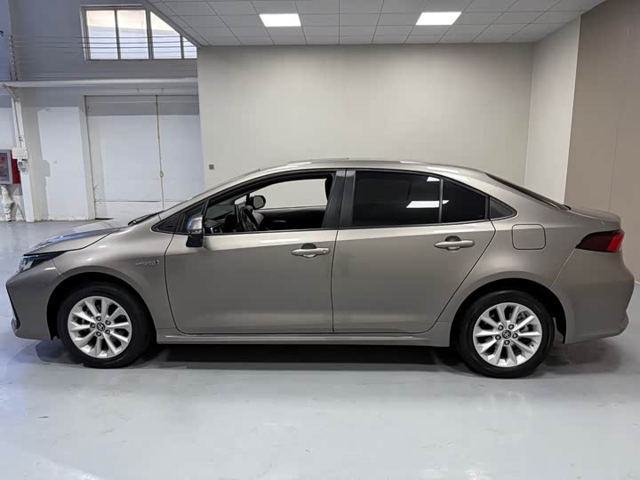 Фото 8 - Toyota Corolla