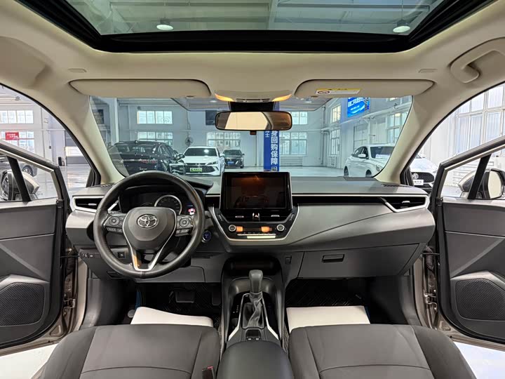 Фото 9 - Toyota Corolla