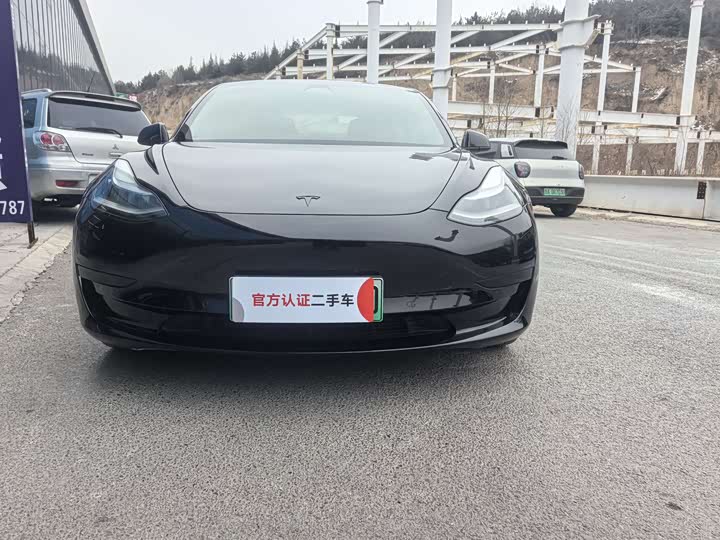 Фото 2 - Tesla Model 3