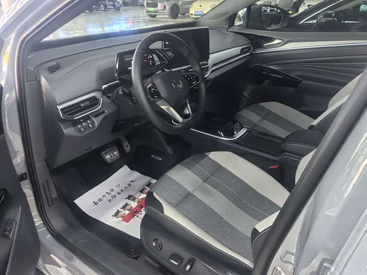 Фото 4 - Tesla Model 3