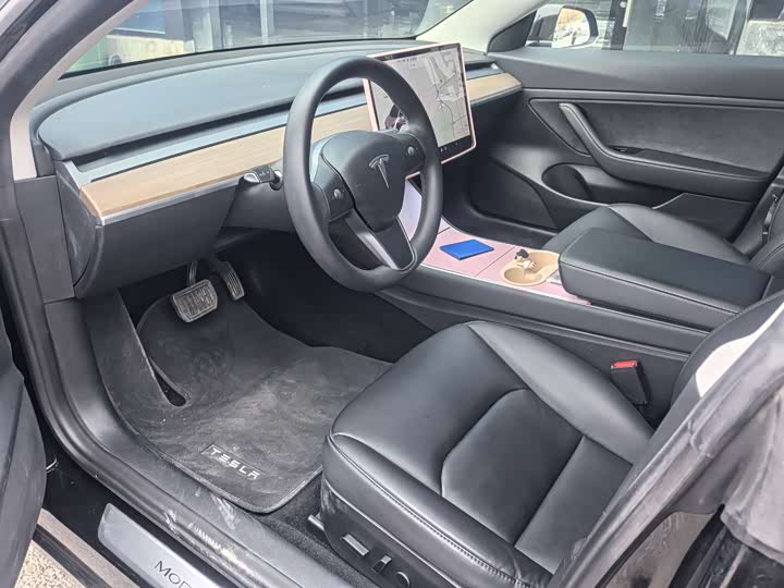 Фото 6 - Tesla Model 3