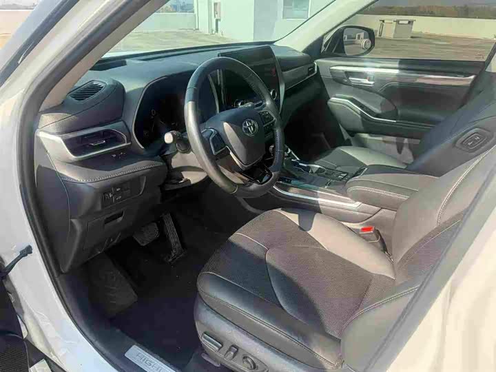 Фото 5 - Toyota Highlander