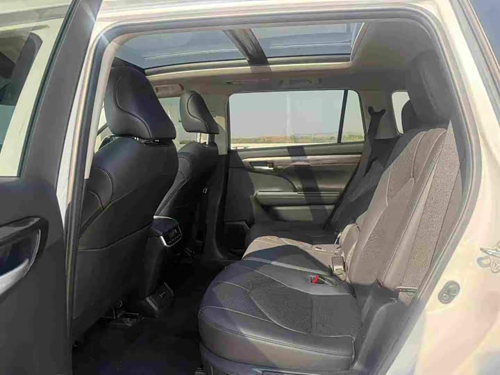 Фото 6 - Toyota Highlander