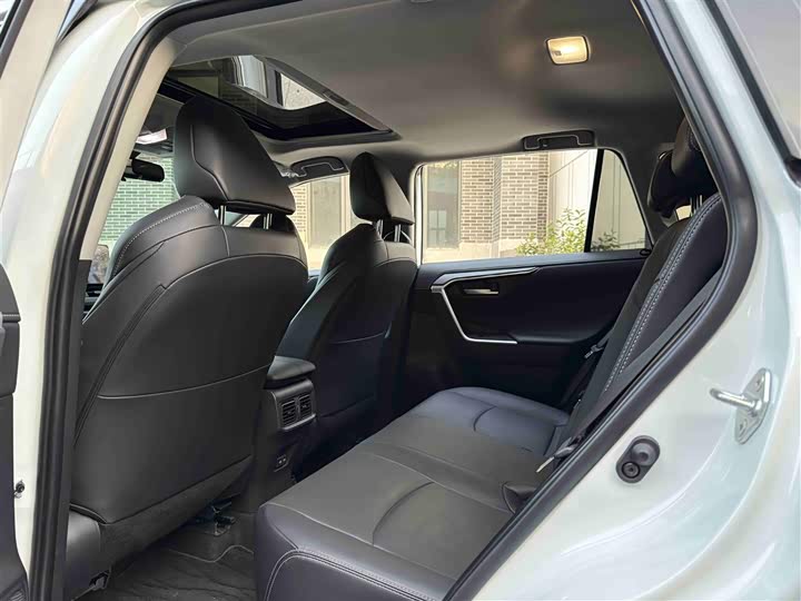 Фото 6 - Toyota Wildlander