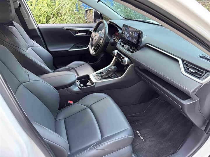 Фото 7 - Toyota Wildlander