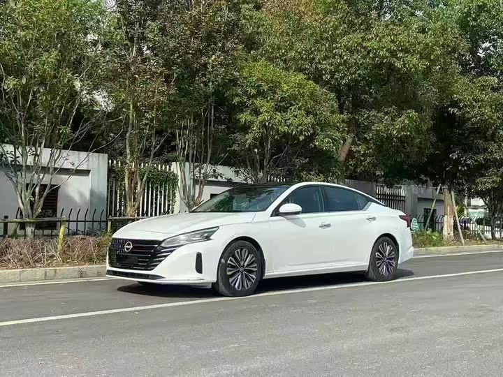 Фото 1 - Nissan Teana