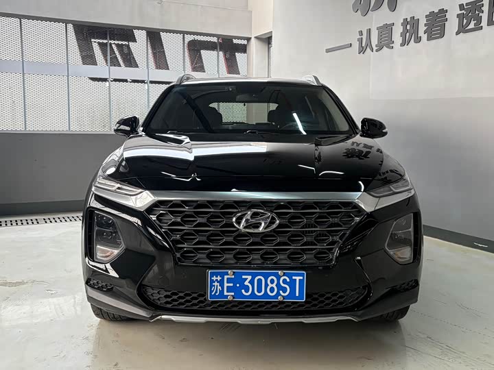Фото 2 - Hyundai Santa Fe