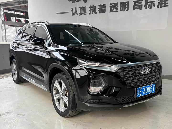 Фото 3 - Hyundai Santa Fe