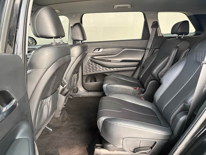 Фото 5 - Hyundai Santa Fe