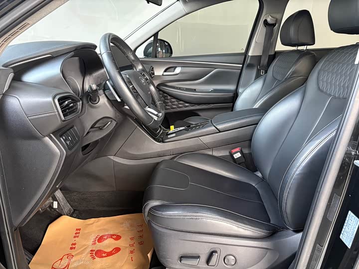 Фото 6 - Hyundai Santa Fe