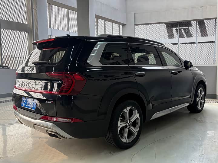 Фото 7 - Hyundai Santa Fe