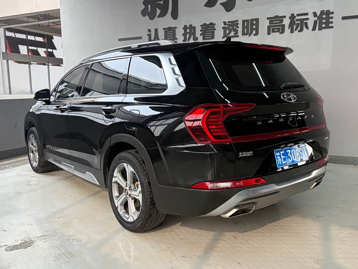 Фото 9 - Hyundai Santa Fe