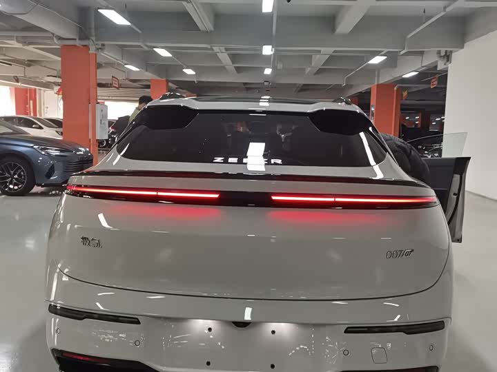 Фото 4 - Zeekr 007 GT